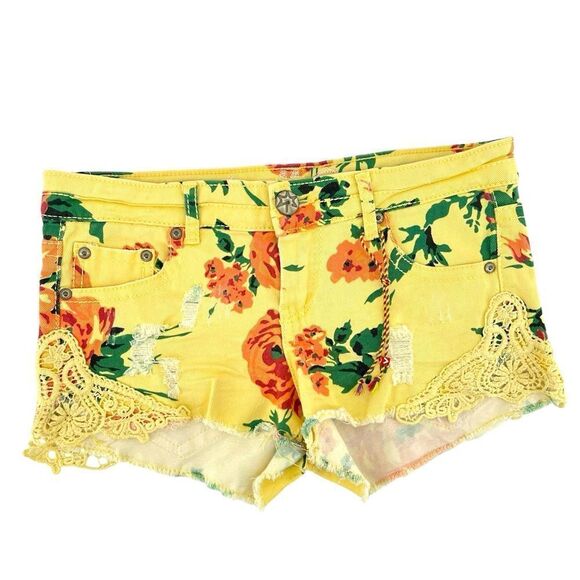 Vanilla Star Yellow Floral Distressed Crochet Appliqué Denim Short Shorts Size 5 - Picture 1 of 11